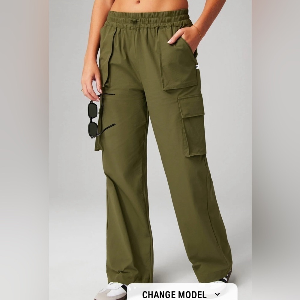 Fabletics Heights Cargo Pant Utility Green Size S NWT - Picture 3 of 16